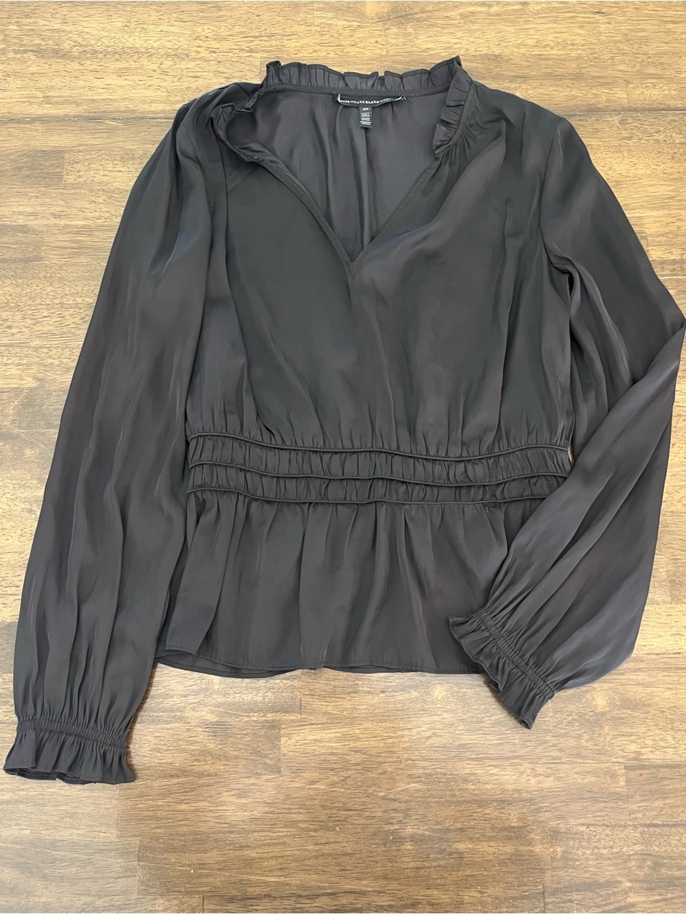 White House Black Market Black Ruffle-Trim Smocked Waist Blouse V Neck Sz XS